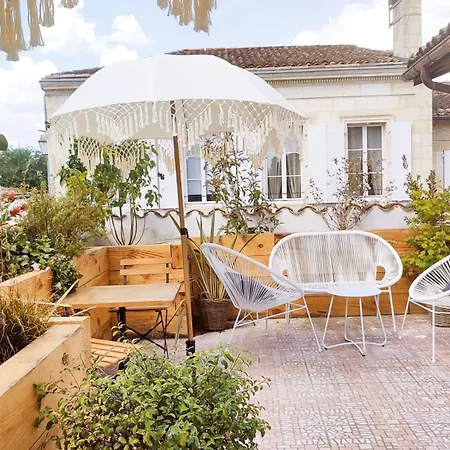 Maison Charmeilles - Montagne Saint Emilion بيت ضيافة
