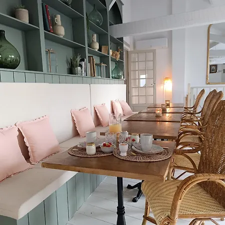 Maison Charmeilles - Montagne Saint Emilion بيت ضيافة 3*